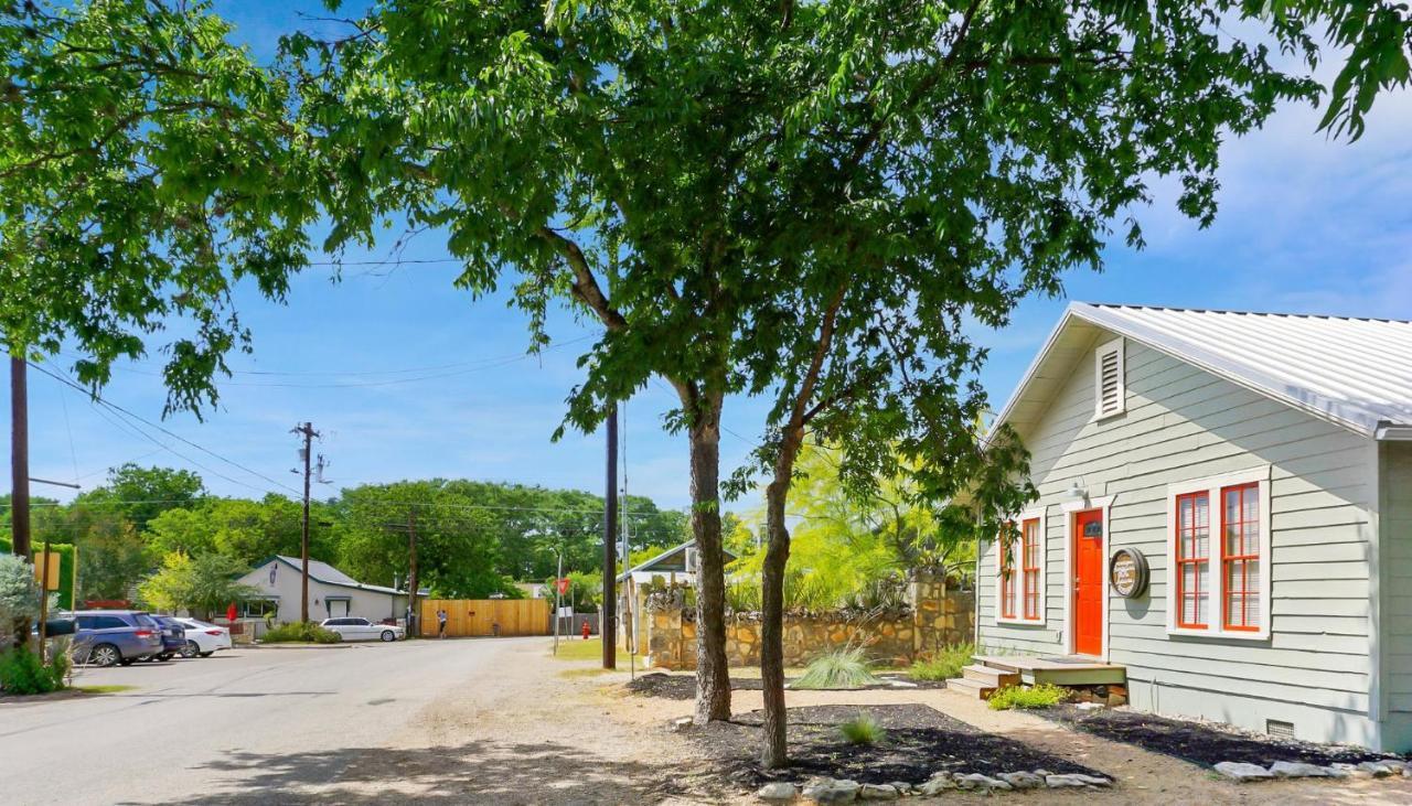 Bungalows On The Square- Unit 1 Wimberley Exterior photo