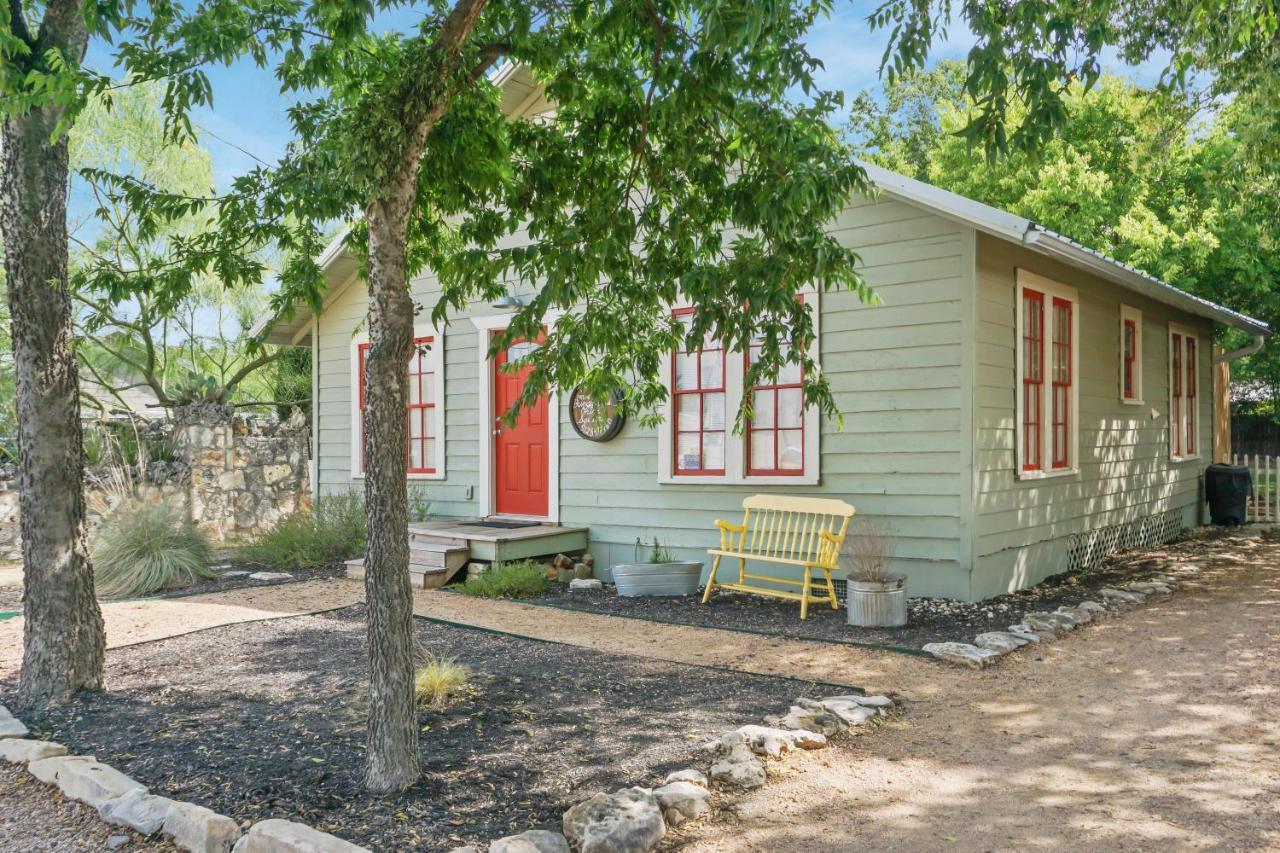 Bungalows On The Square- Unit 1 Wimberley Exterior photo